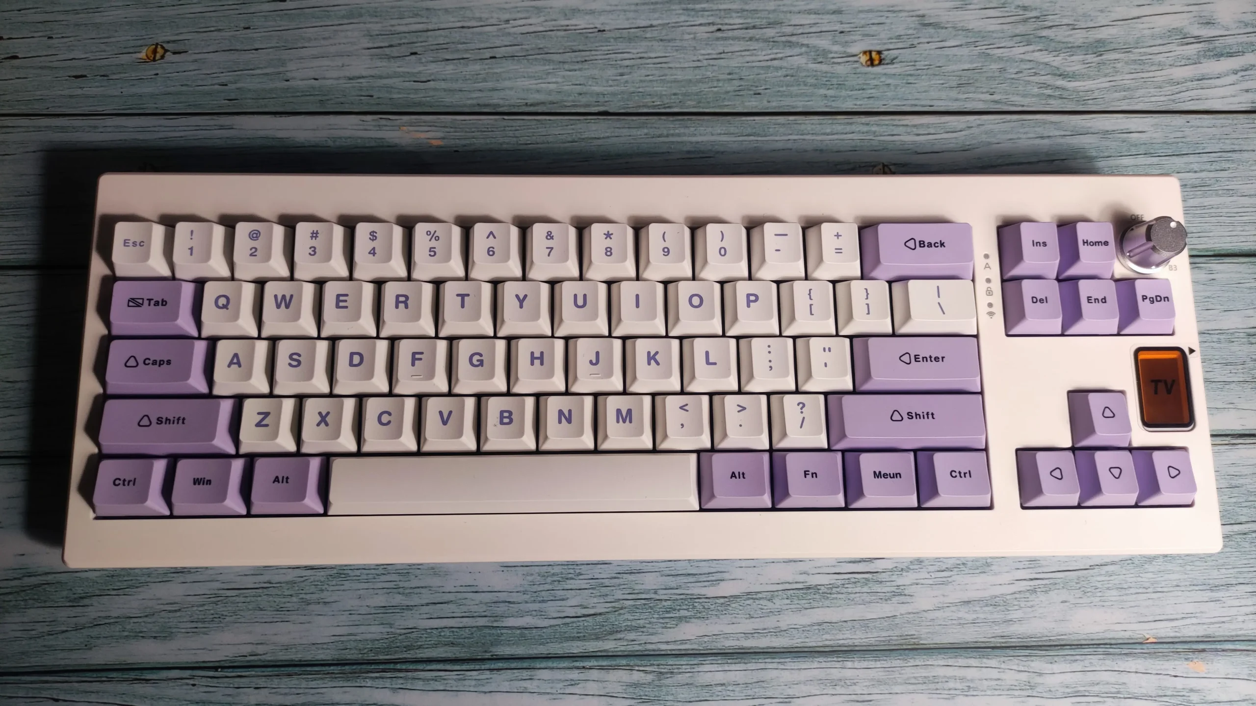 Epomaker Shadow-X: Cheap Keyboard with a Screen