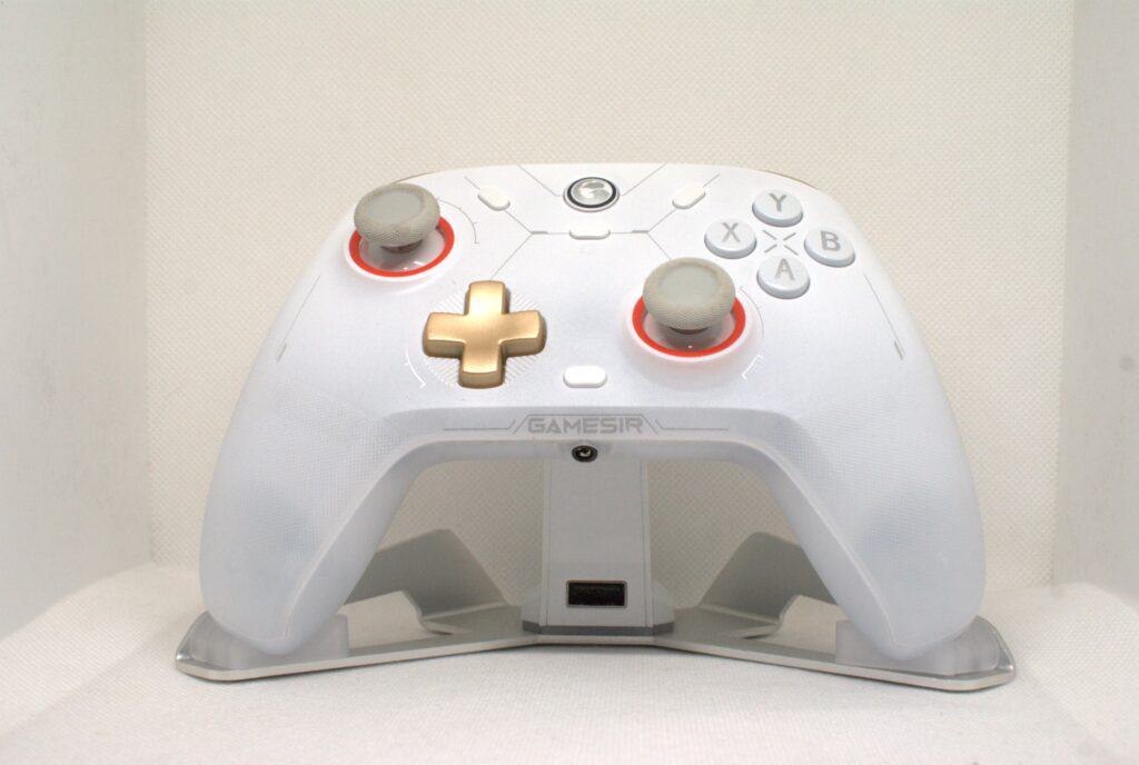 GameSir Cyclone 2 - on Dock, front