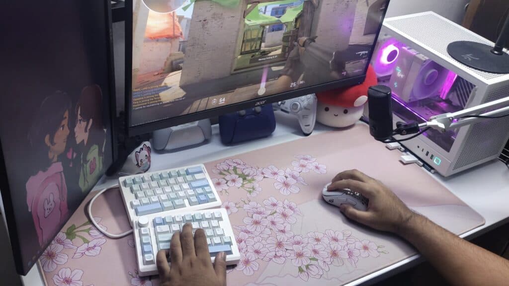Split 70 on the desk: gaming