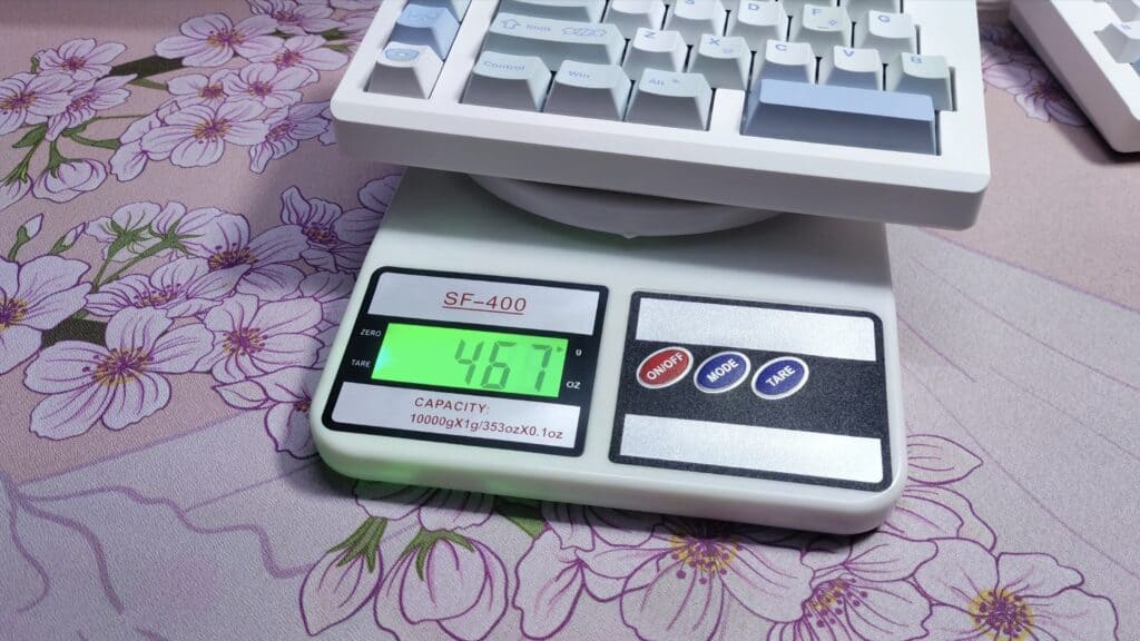 Epomaker Split 70 weight is 467g