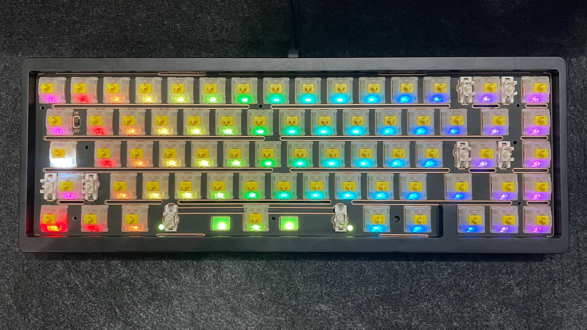 Mechanical keyboard backlight turned on, showing Caps Lock indicator and charging status on the Ctrl key.