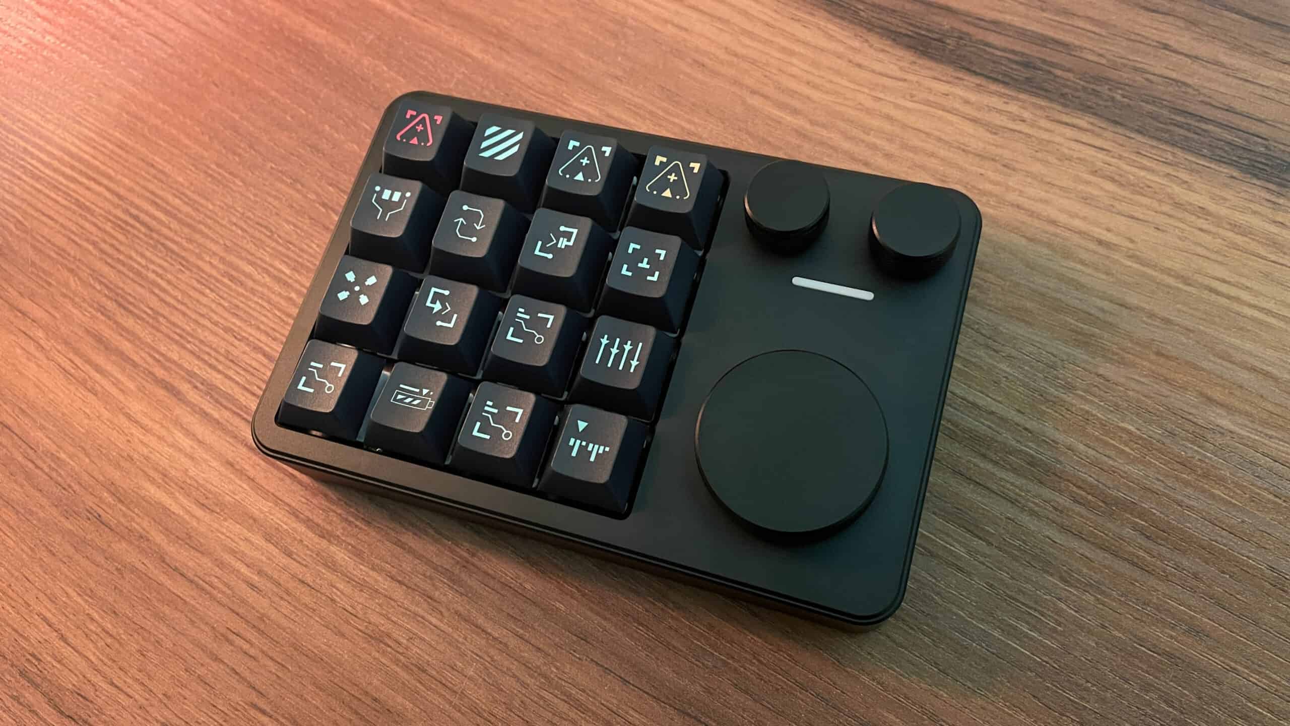 KiiBOOM Cybrix 16 macropad on a desk, ready for use.