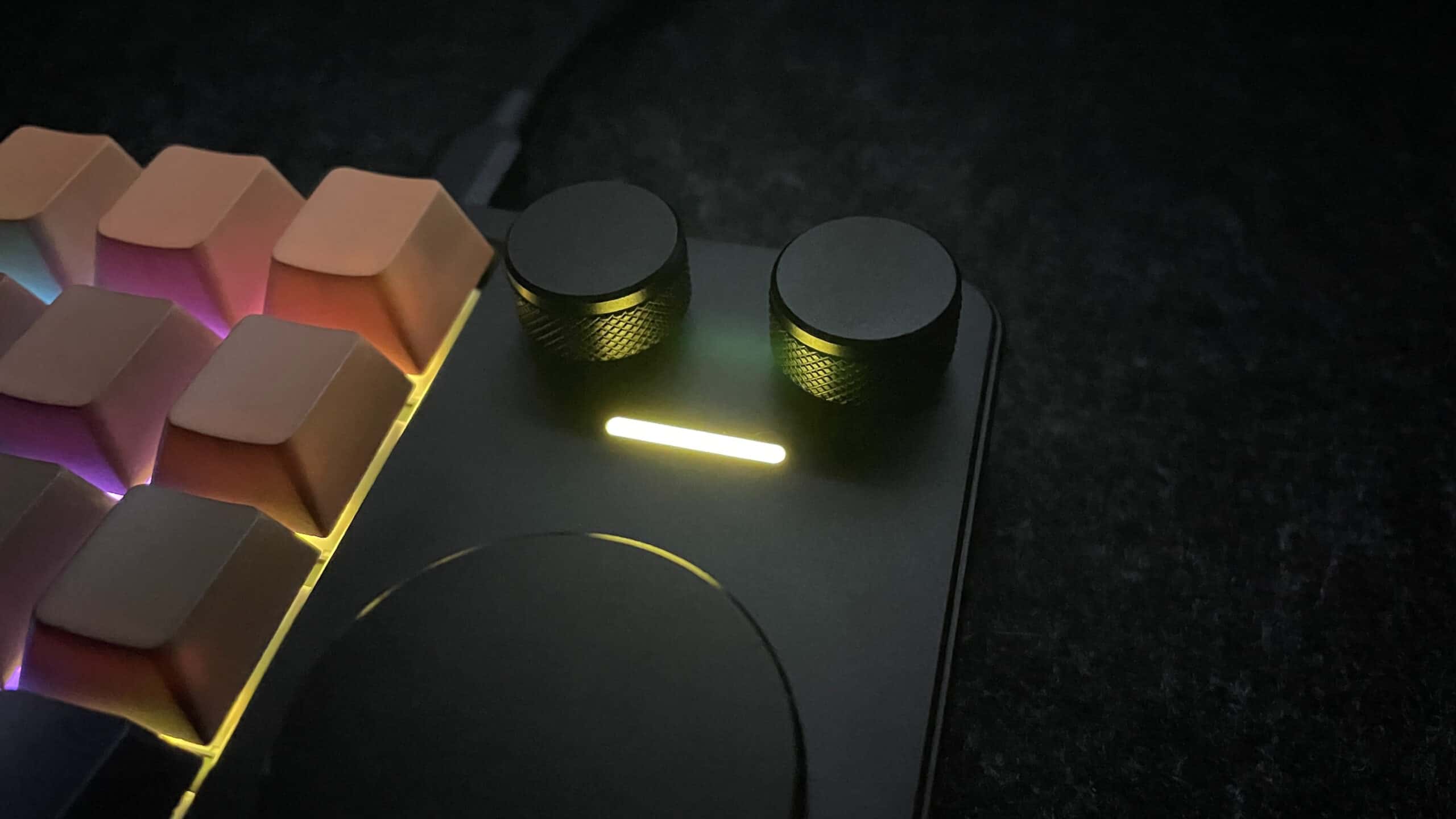 Close-up of the KiiBOOM Cybrix 16 showing the active layer indicator.