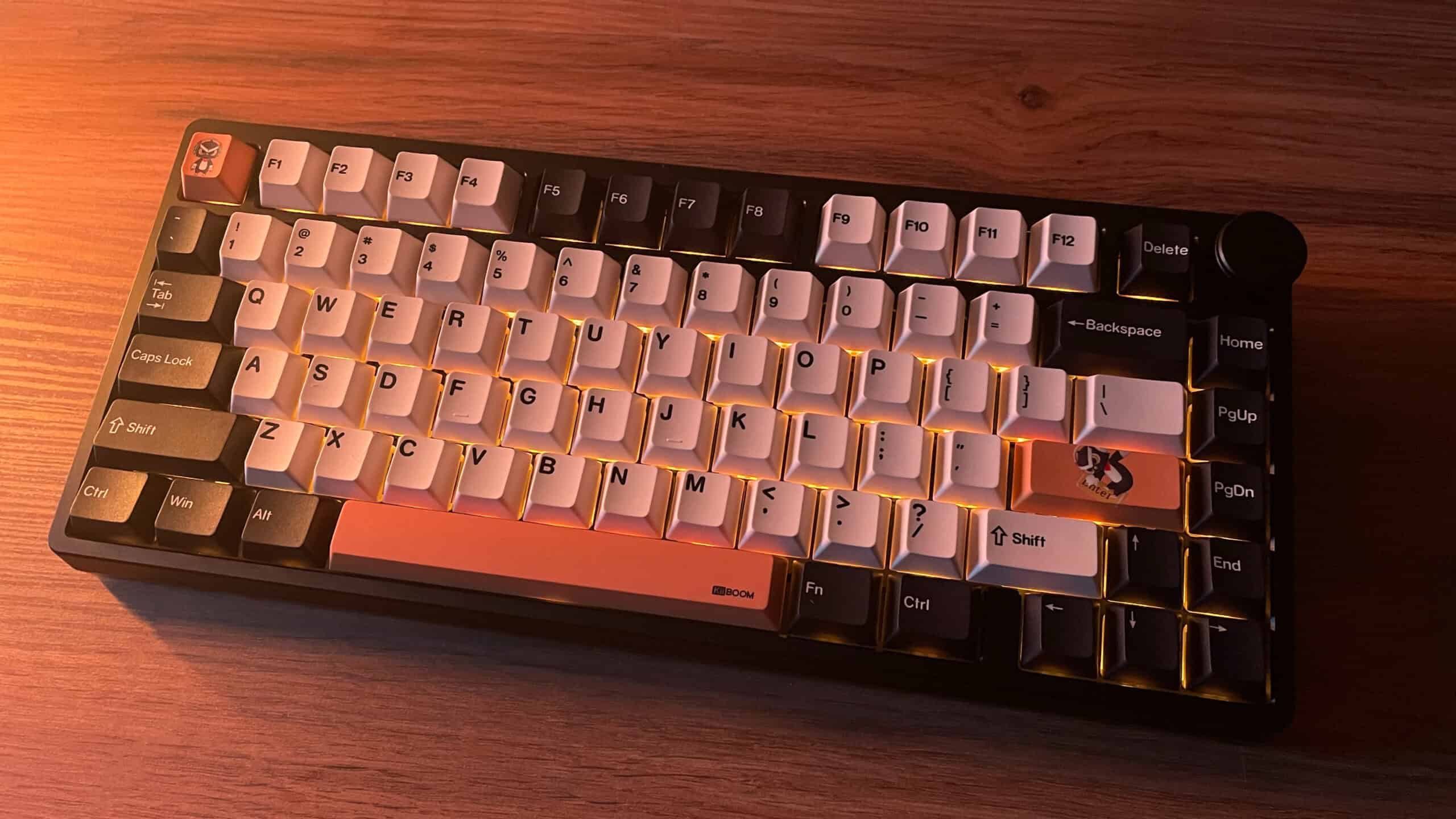 KiiBOOM Moonshadow V2 keyboard on a desk