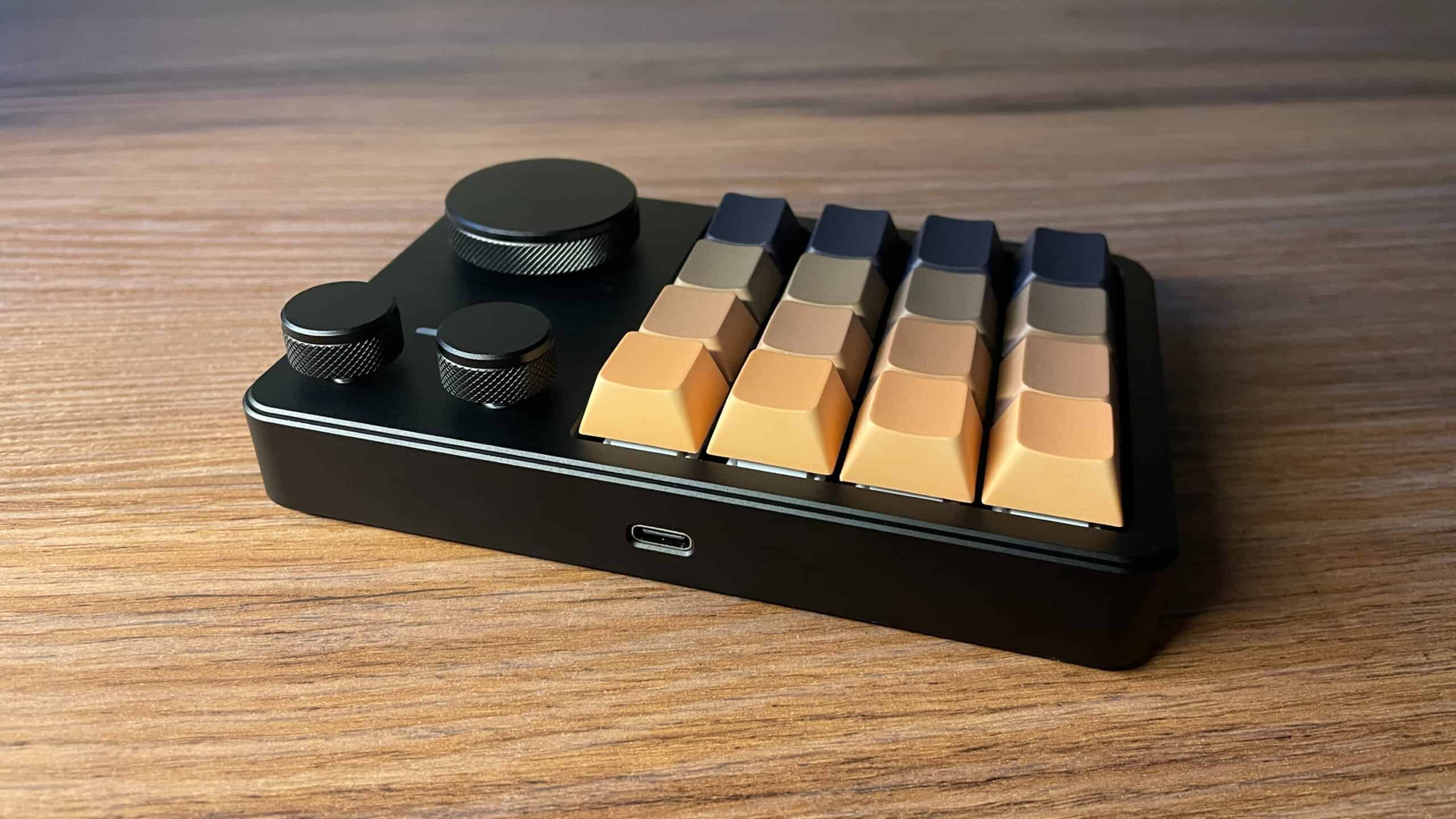 KiiBOOM Cybrix 16 from the back, showing the USB-C connection port