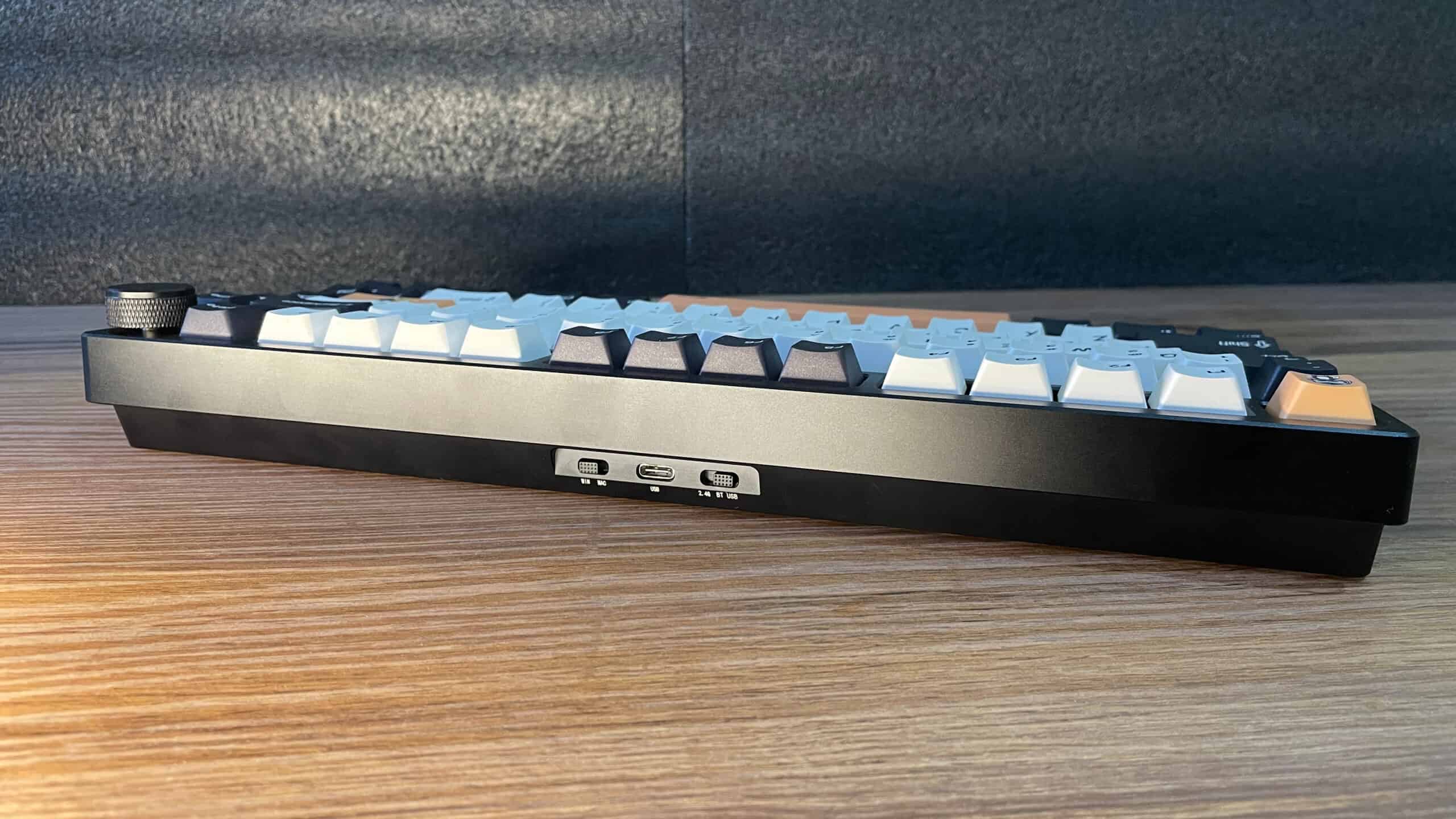 Back of KiiBOOM Moonshadow V2 showing USB port and mode switches.