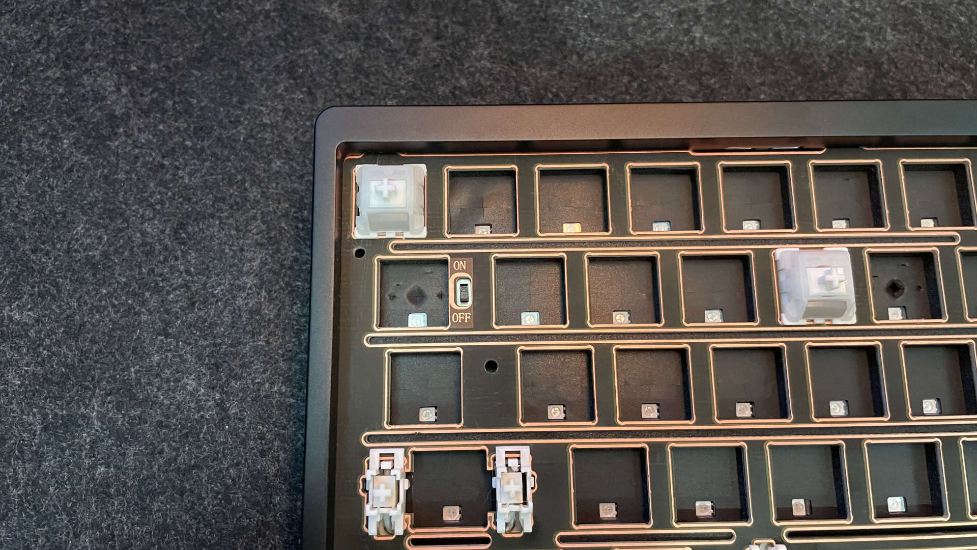 Weikav NUT65 mechanical keyboard with the On/Off switch located under the Tab key.