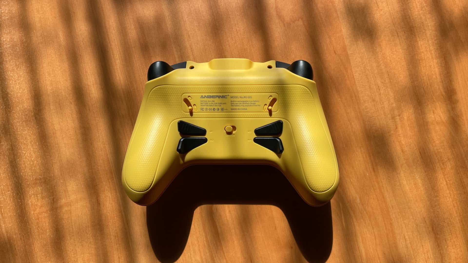Back view of the Anbernic RG G01 controller showing its back design, texture, and button placement