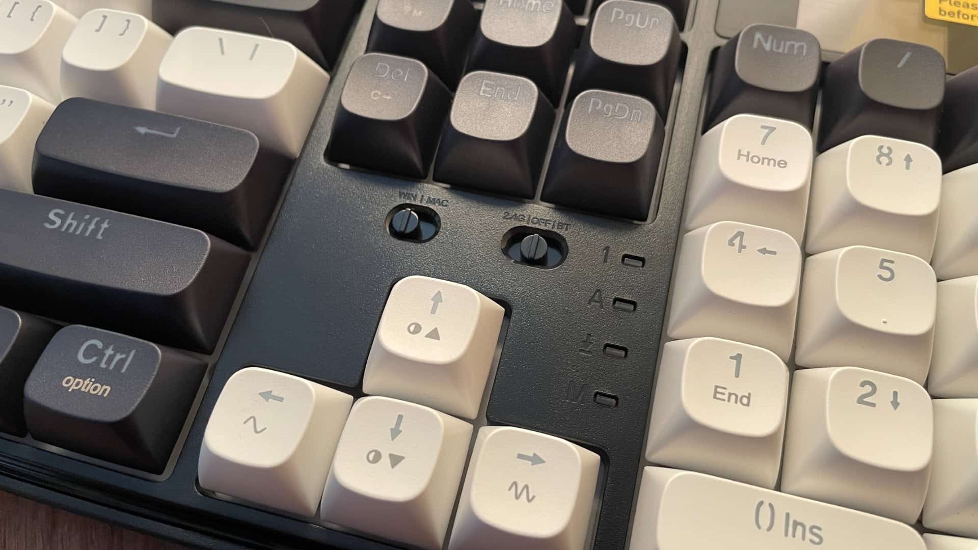 Close-up of the keyboard’s dedicated control area featuring toggles for selecting connection mode and switching between Windows and Mac layouts, along with status indicators LEDs.