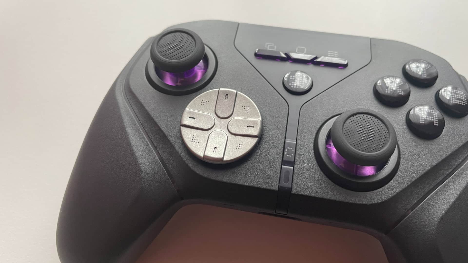 A close-up view of the Leadjoy Xeno Plus Hybrid Disk D-pad cap, highlighting its textured surface and design.