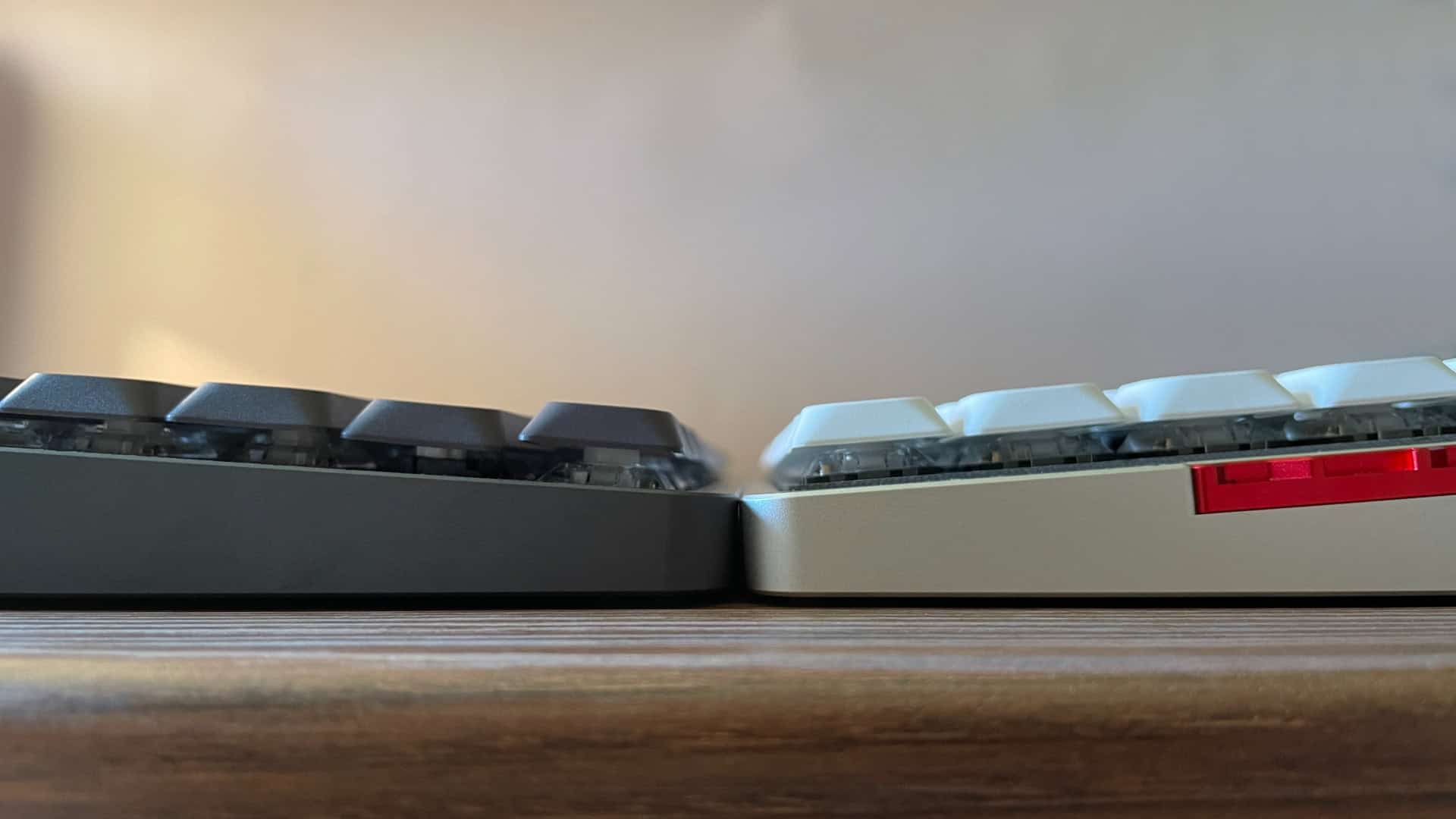 Front height comparison of the IQUNIX MQ80 and Magi75 mechanical keyboards.