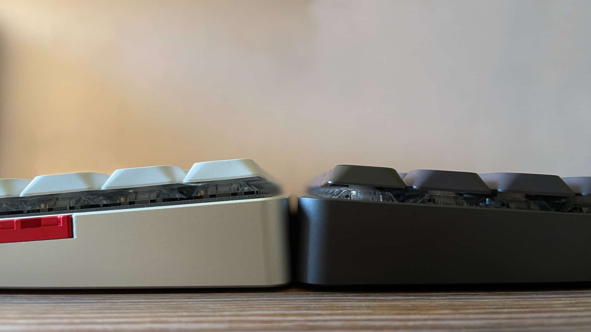 Rear height comparison of the IQUNIX MQ80 and Magi75 mechanical keyboards.