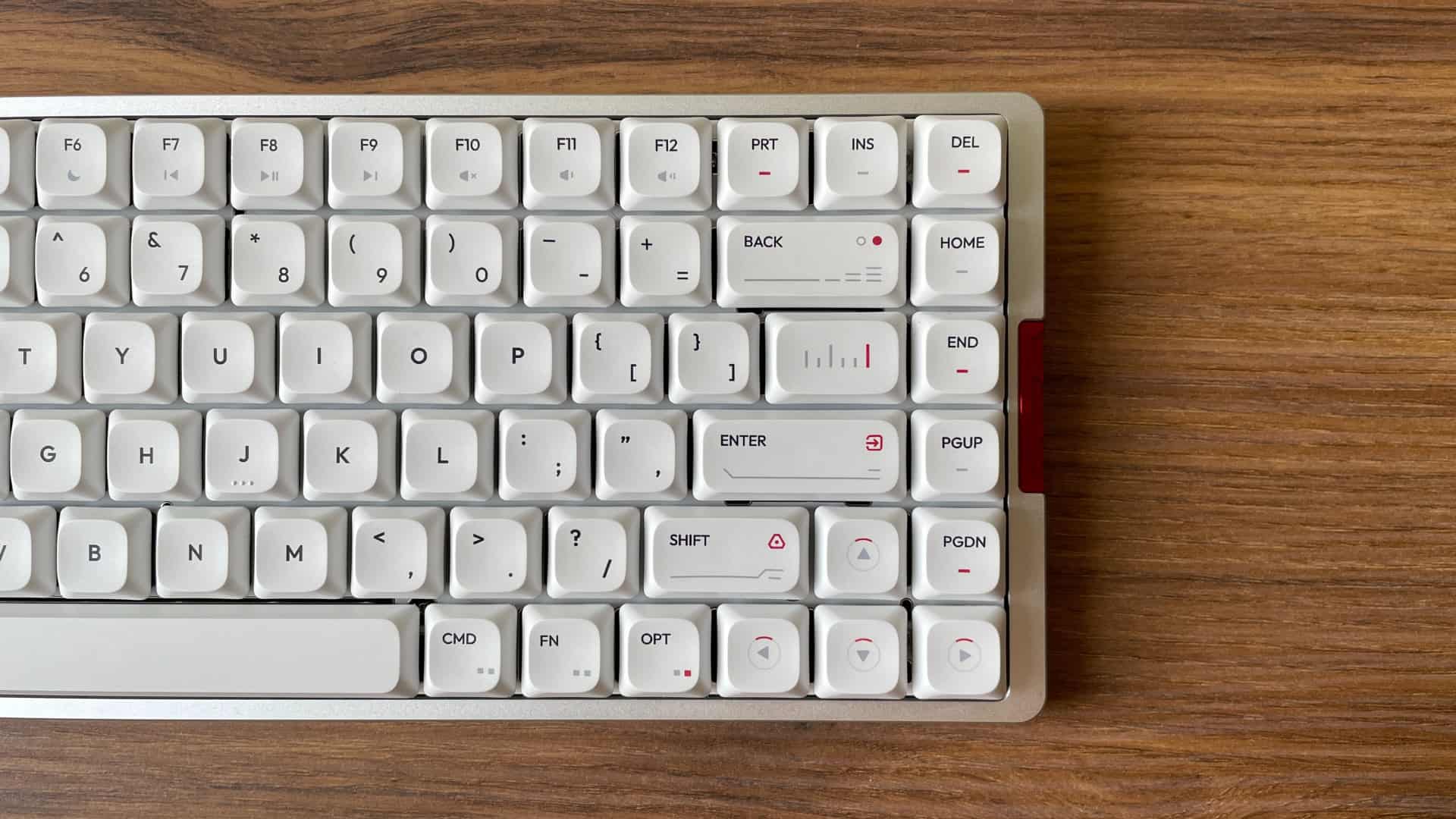Close-up of the IQUNIX MQ80 mechanical keyboard showing the white FR4 plate beneath the keycaps and its clean visual integration with the overall design.