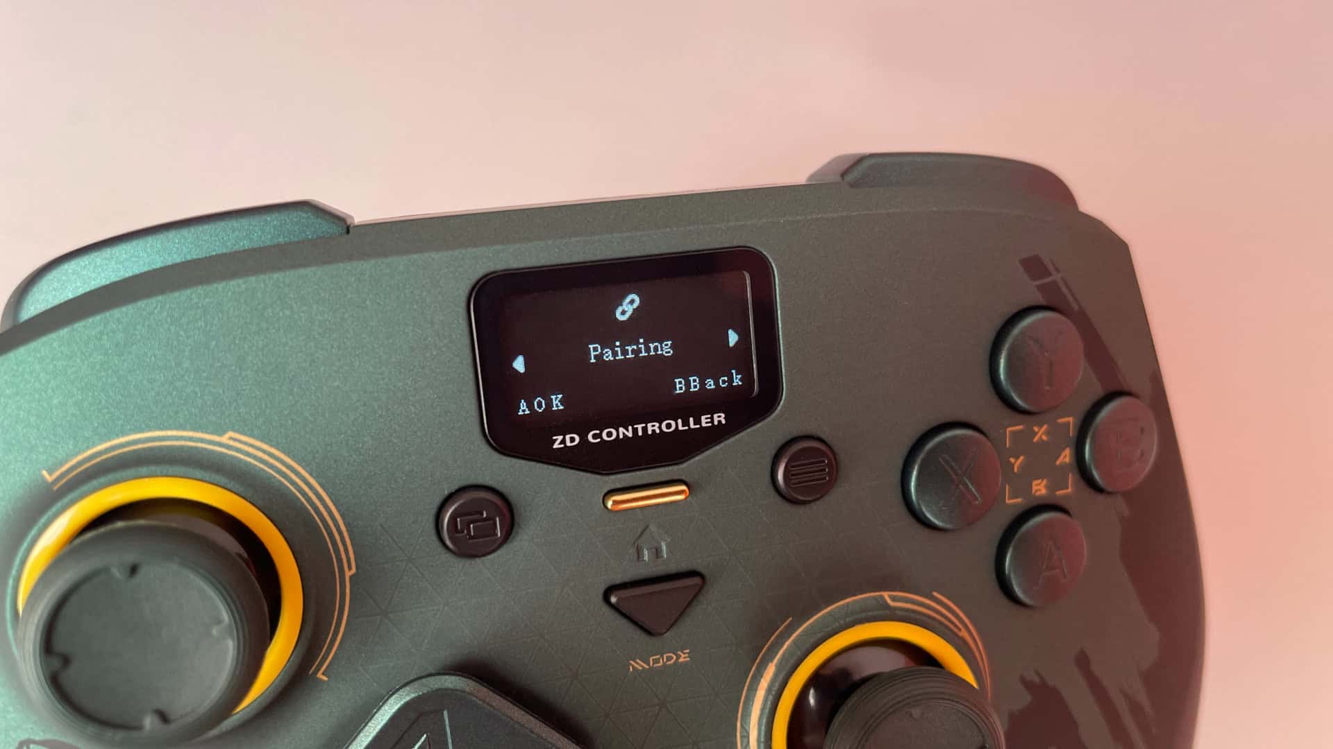 Close-up of the built-in display screen on the ZD Classic Legend Ling Cage Limited Edition controller, showing its interface and status information.