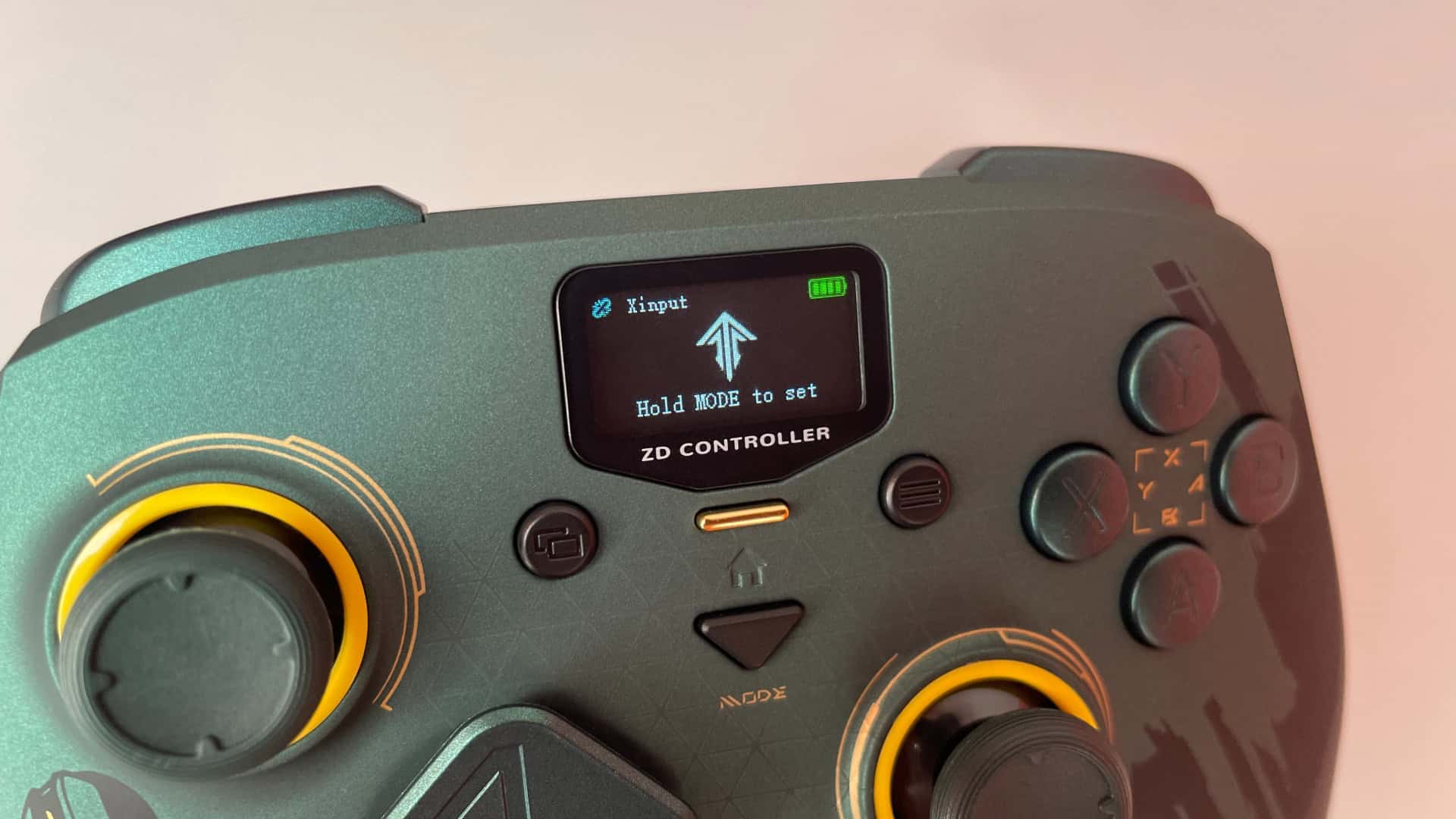 Close-up of the integrated display screen on the ZD Classic Legend Ling Cage Limited Edition controller showing the controller's onboard interface.
