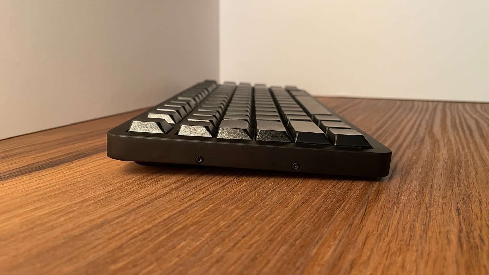 Side view of the XVX L75 Air low-profile mechanical keyboard highlighting its slim chassis, low-profile keycaps, and overall thin design.