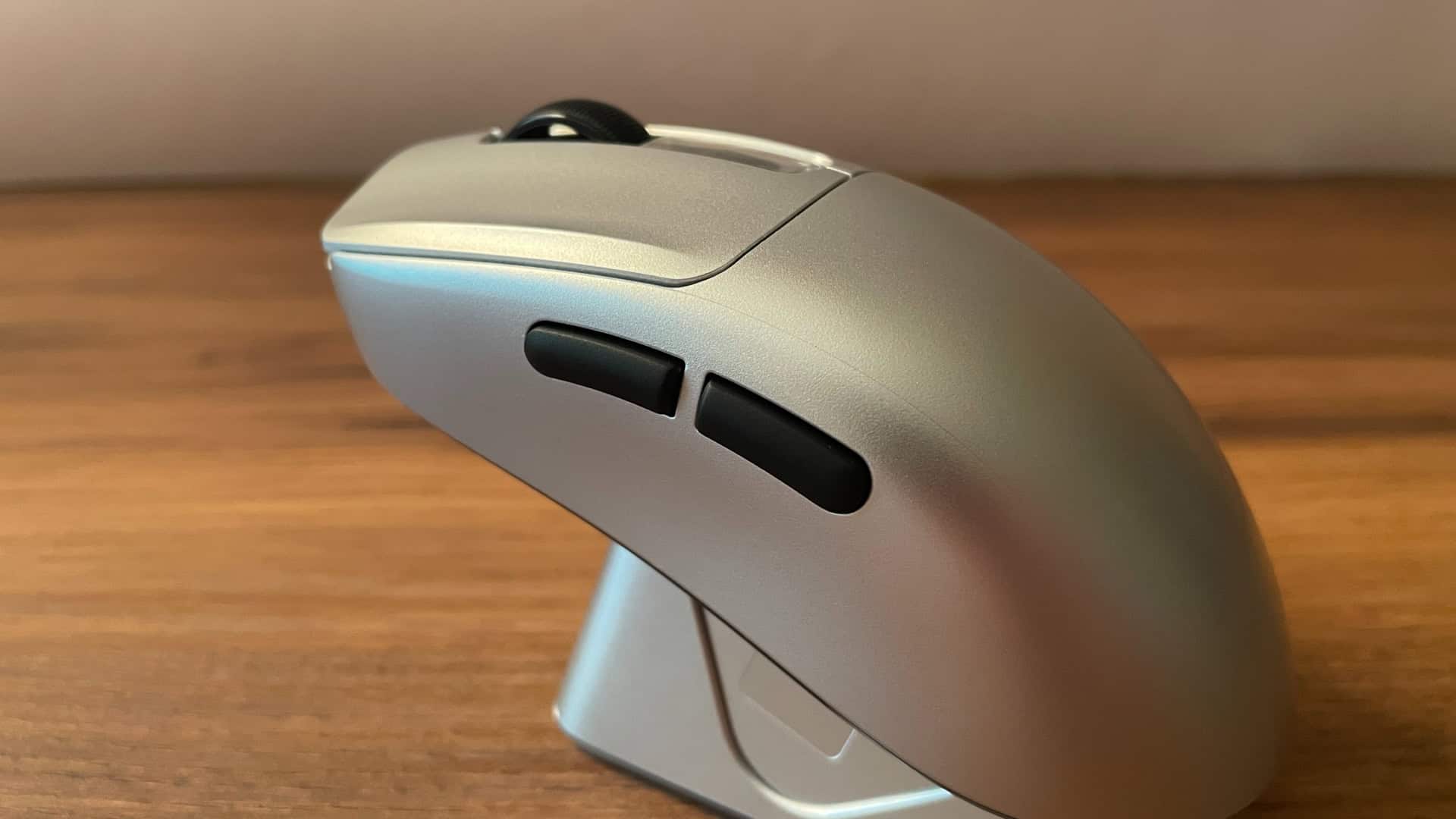 Close-up of the side buttons on the Epomaker Nex Pro ergonomic gaming mouse.
