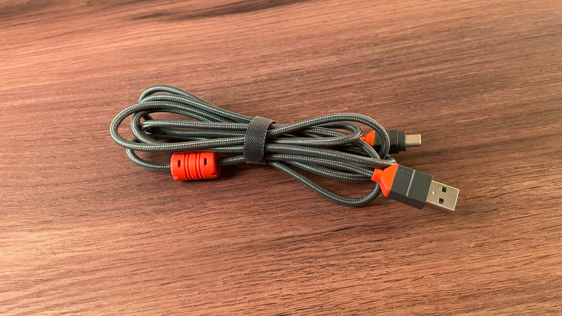 The braided USB cable included with the ATK x QwertyKeys Hex80.