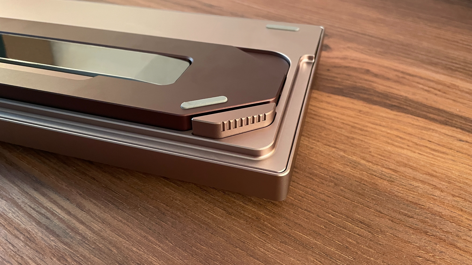 ATK x QwertyKeys Hex80 Review – Endgame Hall Effect Keyboard? 27 The aluminum elements on the bottom of the ATK x QwertyKeys Hex80, highlighting their detailed design and finish.