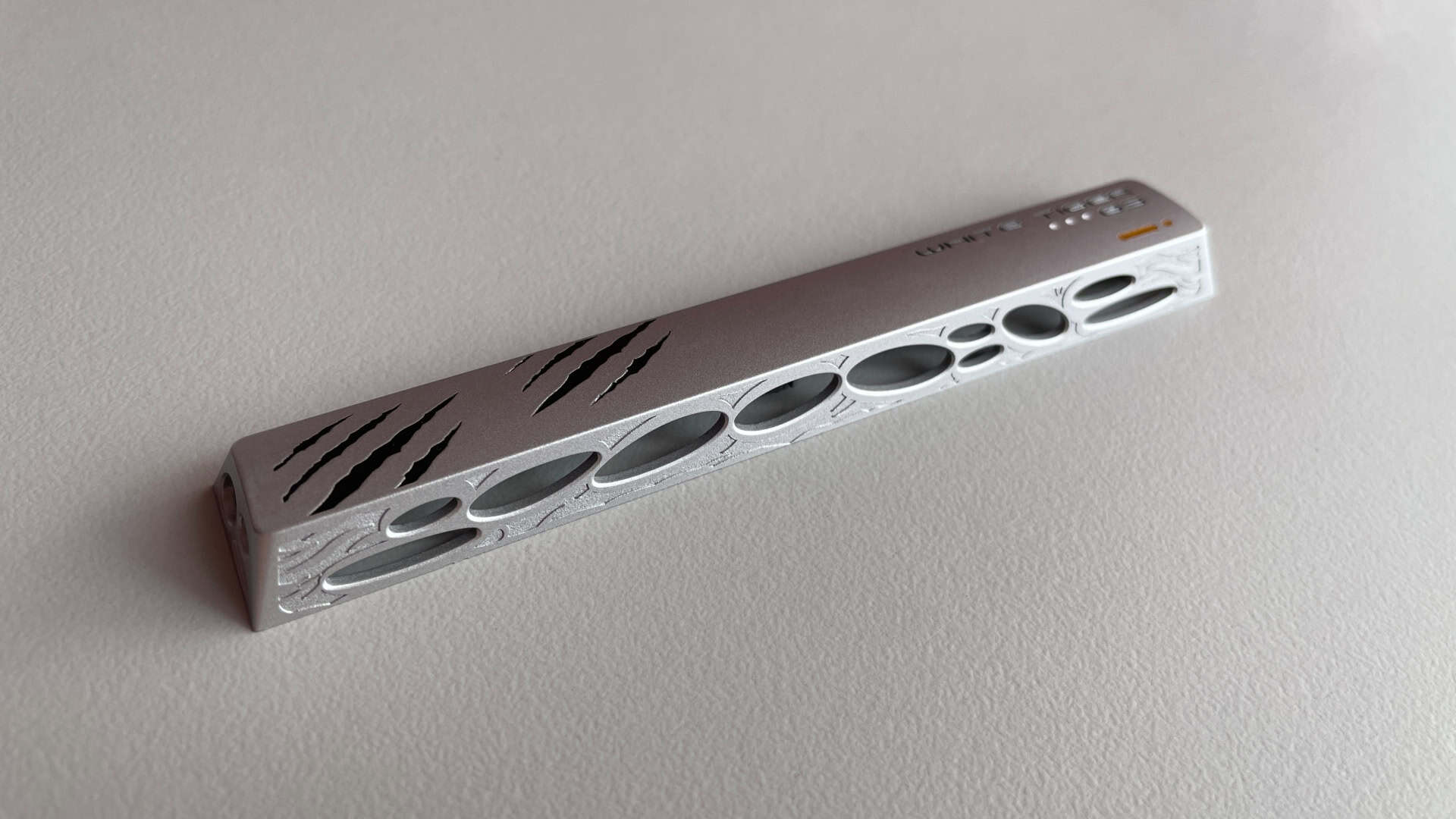 The aluminum Spacebar from the XVX White Tiger artisan keycap set.