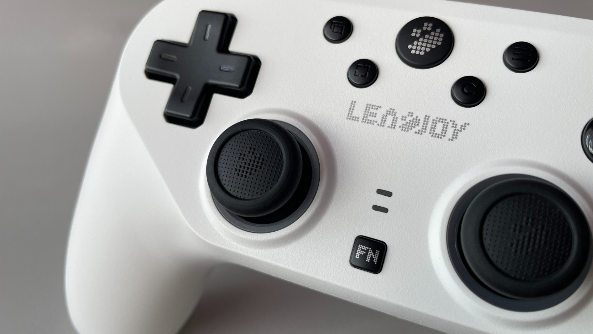 Leadjoy Saber Plus Review – $60 Symmetrical Controller with JS13 Pro TMR Sticks 8 Close-up of the Leadjoy Saber Plus thumbsticks, showing their grippy rubber caps and textured surface.