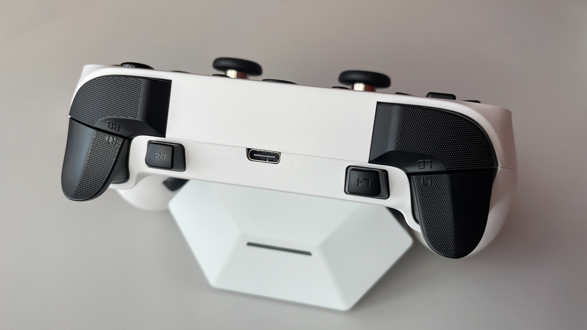 Leadjoy Saber Plus Review – $60 Symmetrical Controller with JS13 Pro TMR Sticks 14 Rear view of the Leadjoy Saber Plus showing the triggers, bumpers, and additional shoulder buttons.