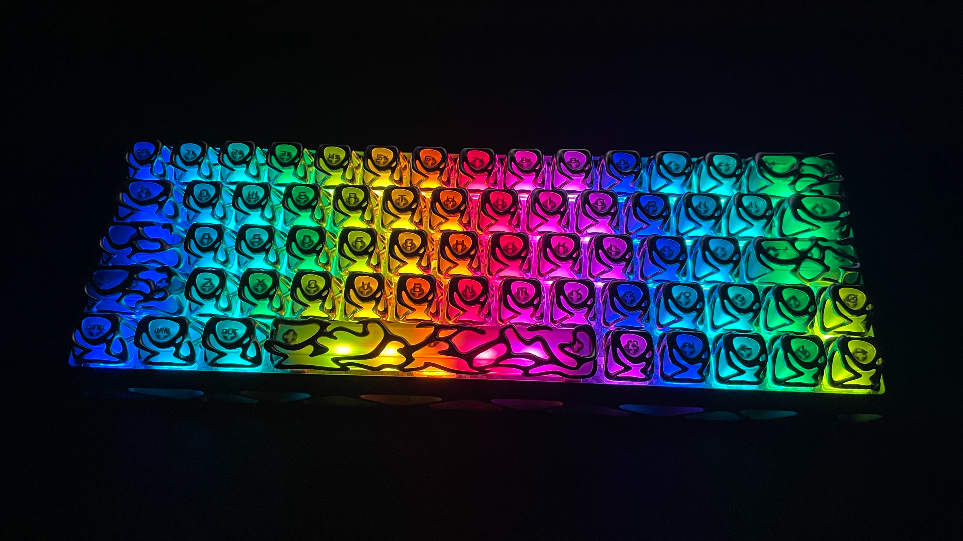 XVX Venom V2 Review – The Most Unique-Looking Keycaps? 7 XVX Venom V2 keycaps illuminated by RGB backlighting, showing how strongly the light passes through the keycap material.