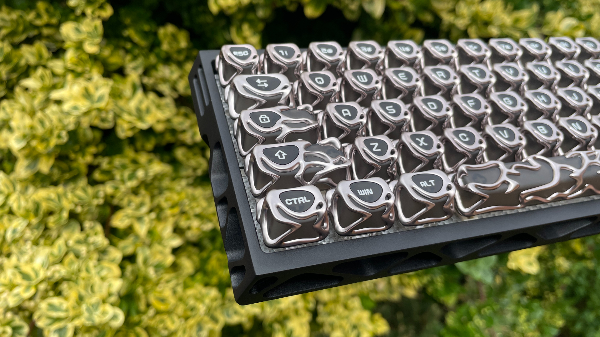 XVX Venom V2 Review – The Most Unique-Looking Keycaps? 8 XVX Venom V2 keycaps in natural daylight, showing their bright, almost glowing appearance.