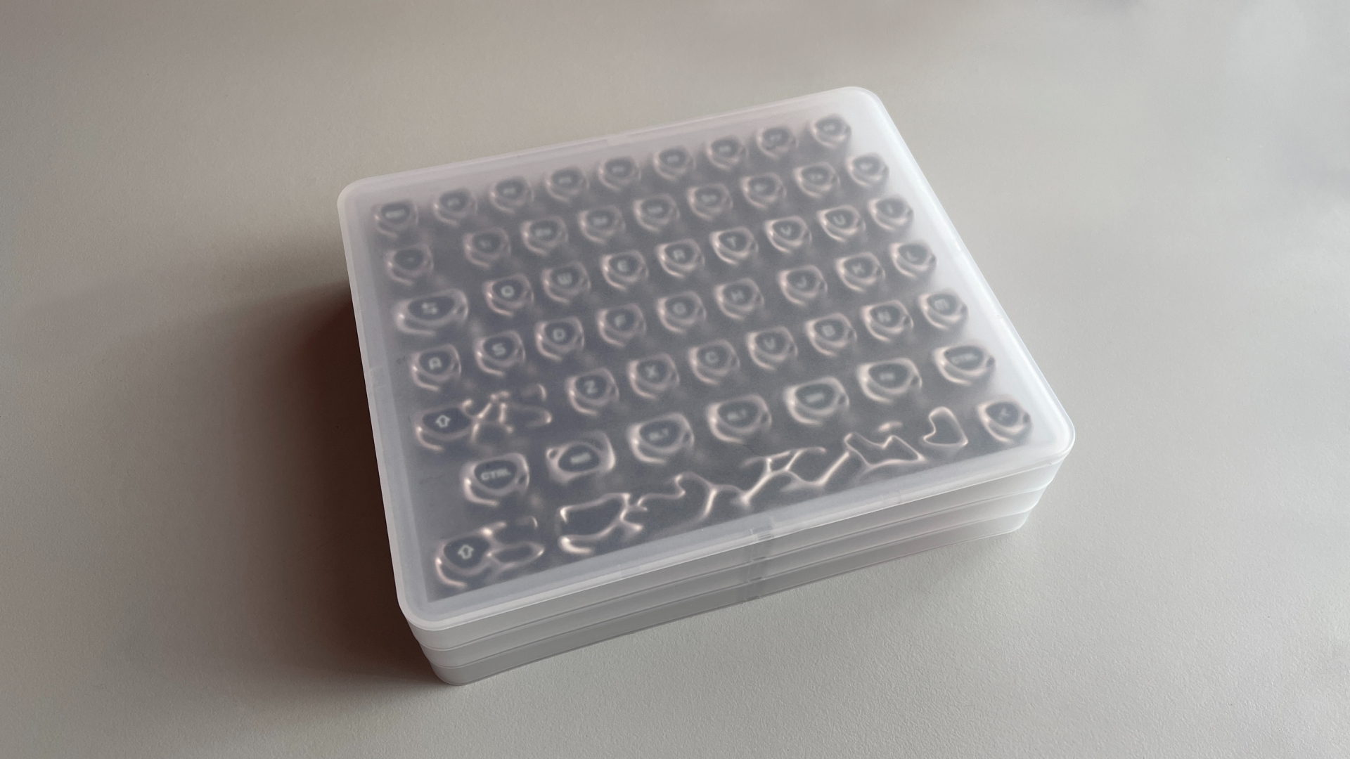 XVX Venom V2 Review – The Most Unique-Looking Keycaps? 3 Three stacked trays holding the XVX Venom V2 Silver keycap set.