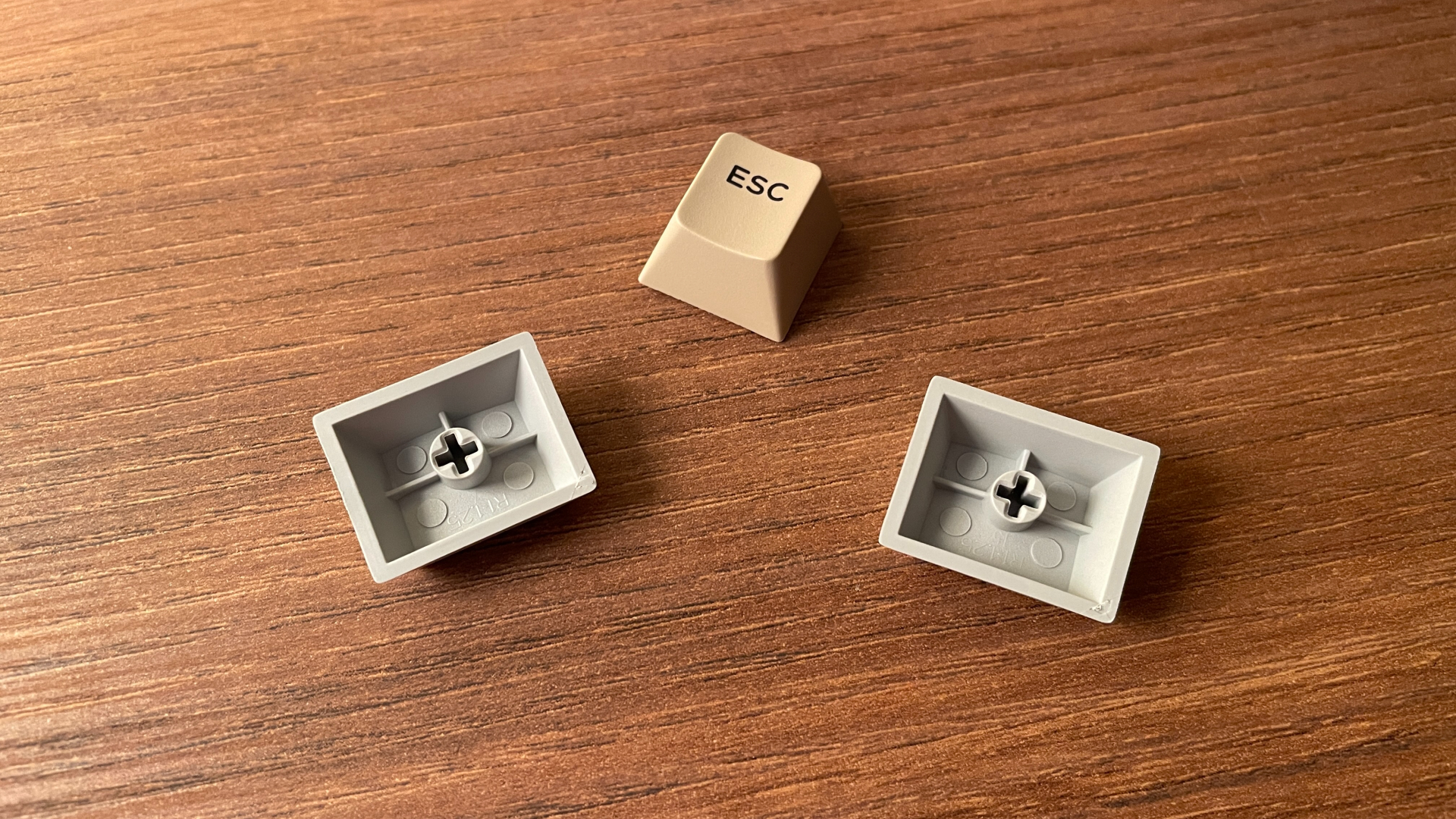 Epomaker Galaxy100 Review – A $100 Aluminum Keyboard with a Numpad and a Knob! 13 Inner side of the Epomaker Galaxy100 keycaps shown up close.