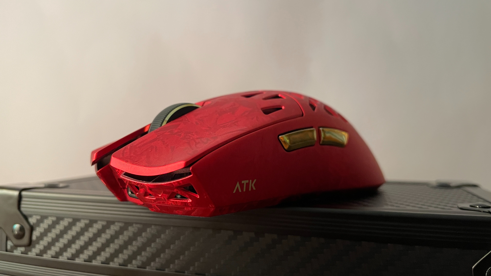 ATK Ghost Review – A Distinctive Take on the Lightweight Carbon Fiber Gaming Mouse 15 Close-up of the ATK Ghost gaming mouse highlighting the main buttons.