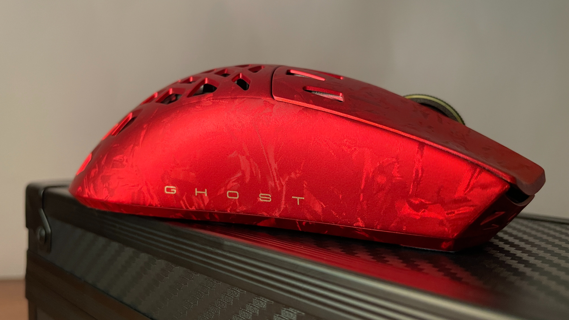 ATK Ghost Review – A Distinctive Take on the Lightweight Carbon Fiber Gaming Mouse 23 Right-side profile of the ATK Ghost gaming mouse showing the minimalist Ghost branding.