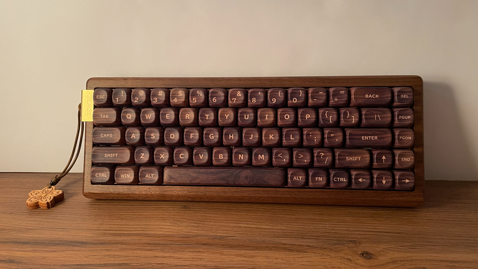 ミュウ lv.8 CP6 XVX MU68 Review – Solid Walnut, VIA, and Plenty of Character