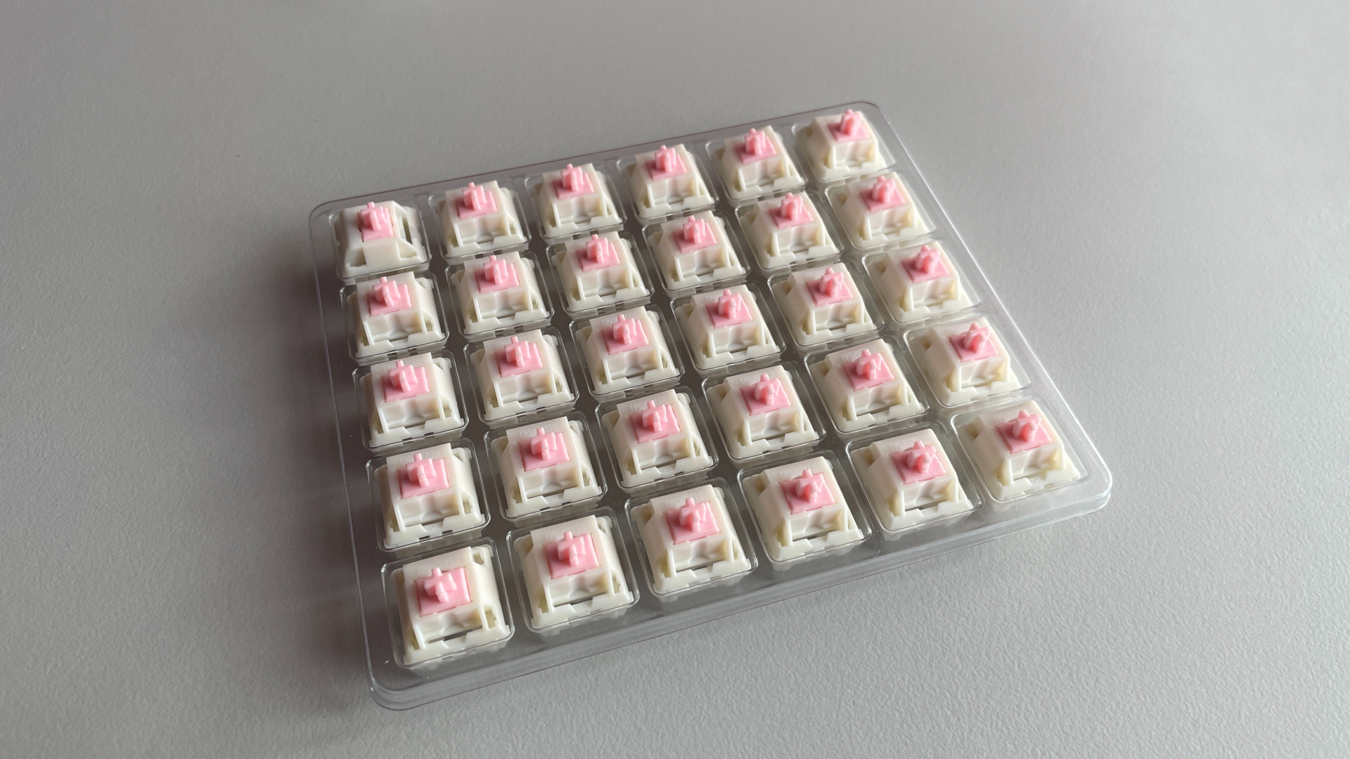 Close-up photo of several Epomaker Roseveil mechanical keyboard switches.