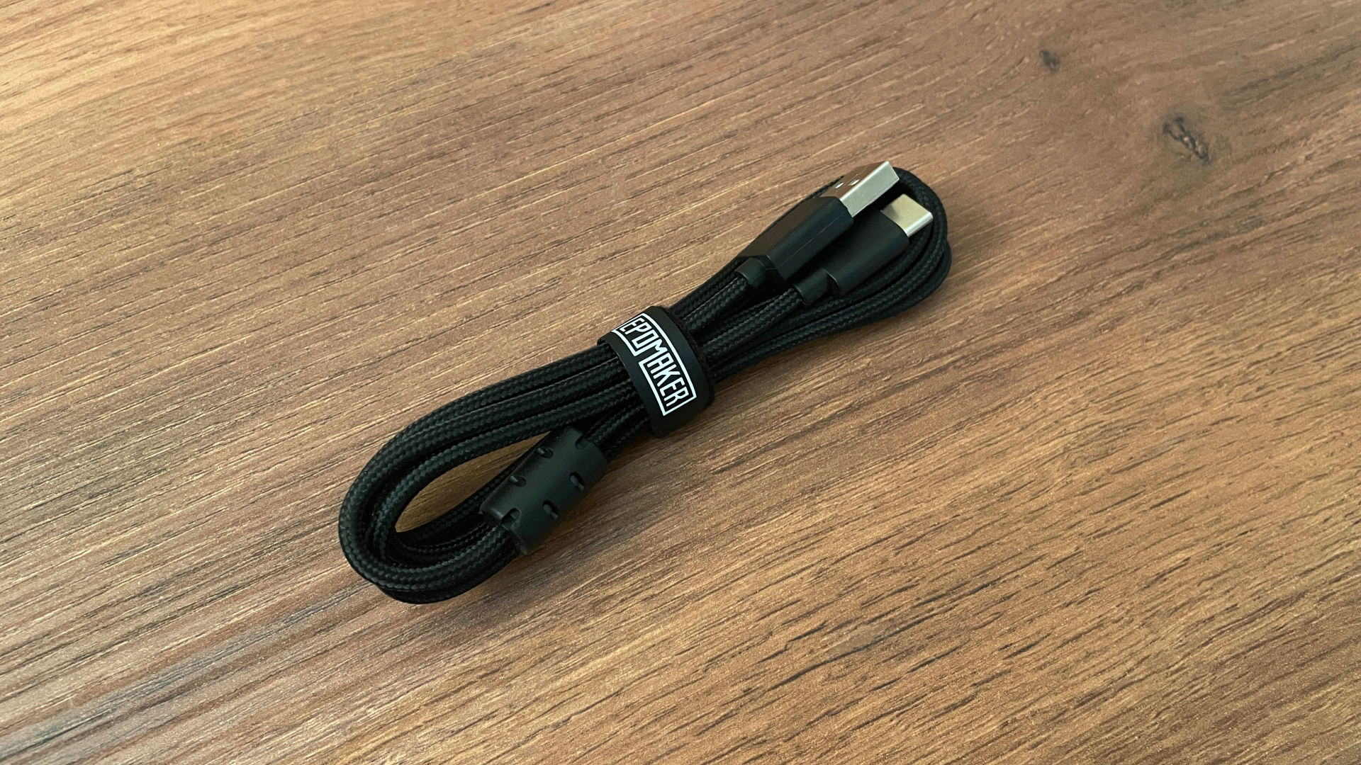 Epomaker Carbon60 Review – A Portable Low-Profile Keyboard with a Carbon Fiber Case 4 Braided USB-C cable with a ferrite bead included with the Epomaker Carbon60.