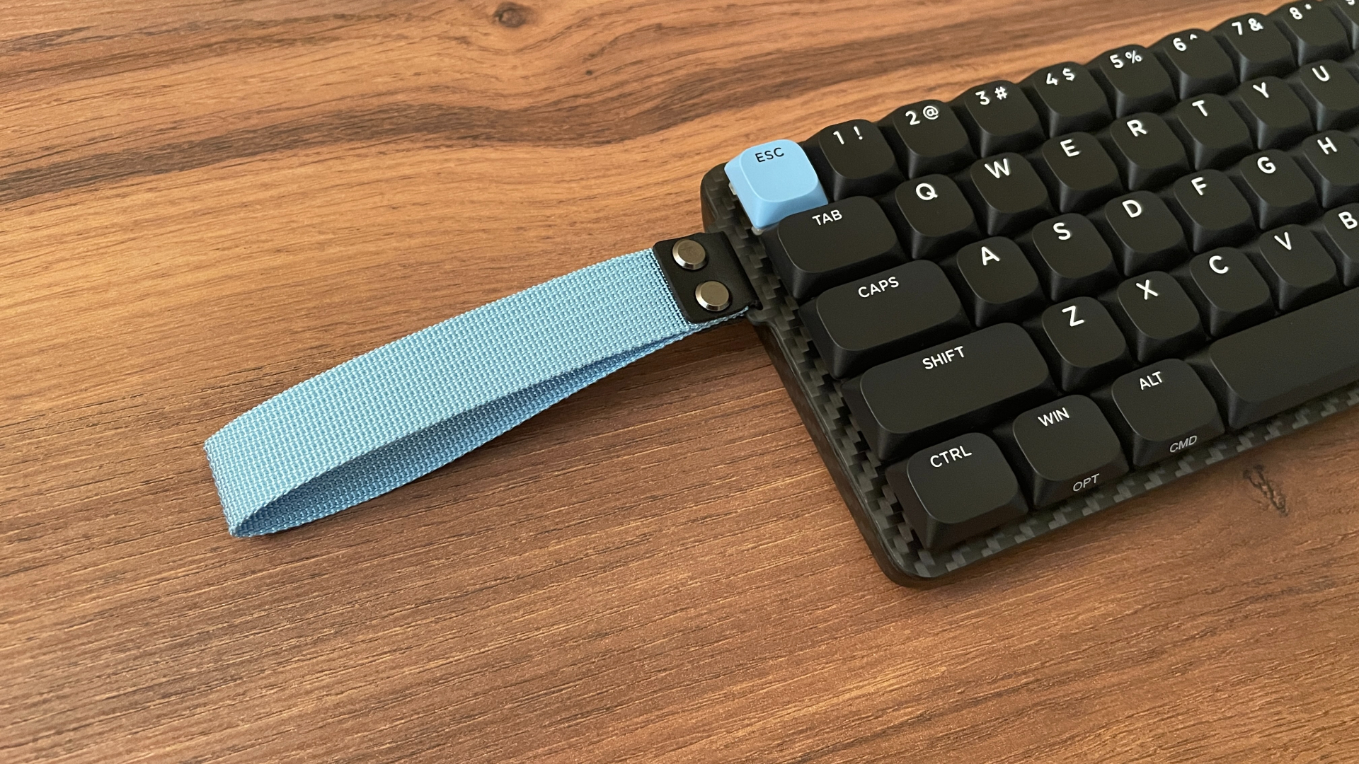 Epomaker Carbon60 Review – A Portable Low-Profile Keyboard with a Carbon Fiber Case 11 Carrying strap attached to the Epomaker Carbon60 keyboard.