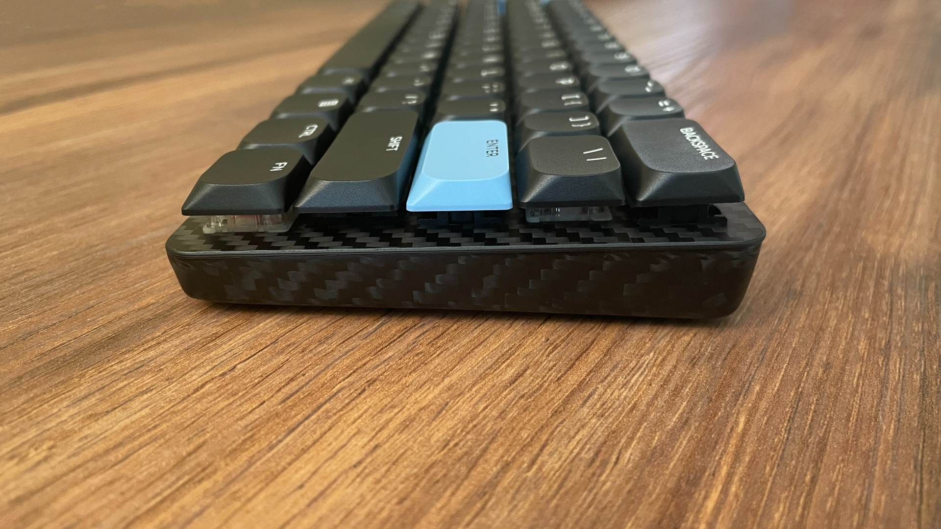 Epomaker Carbon60 Review – A Portable Low-Profile Keyboard with a Carbon Fiber Case 7 Side profile of the Epomaker Carbon60 showing its slim low-profile design and carbon fiber case.