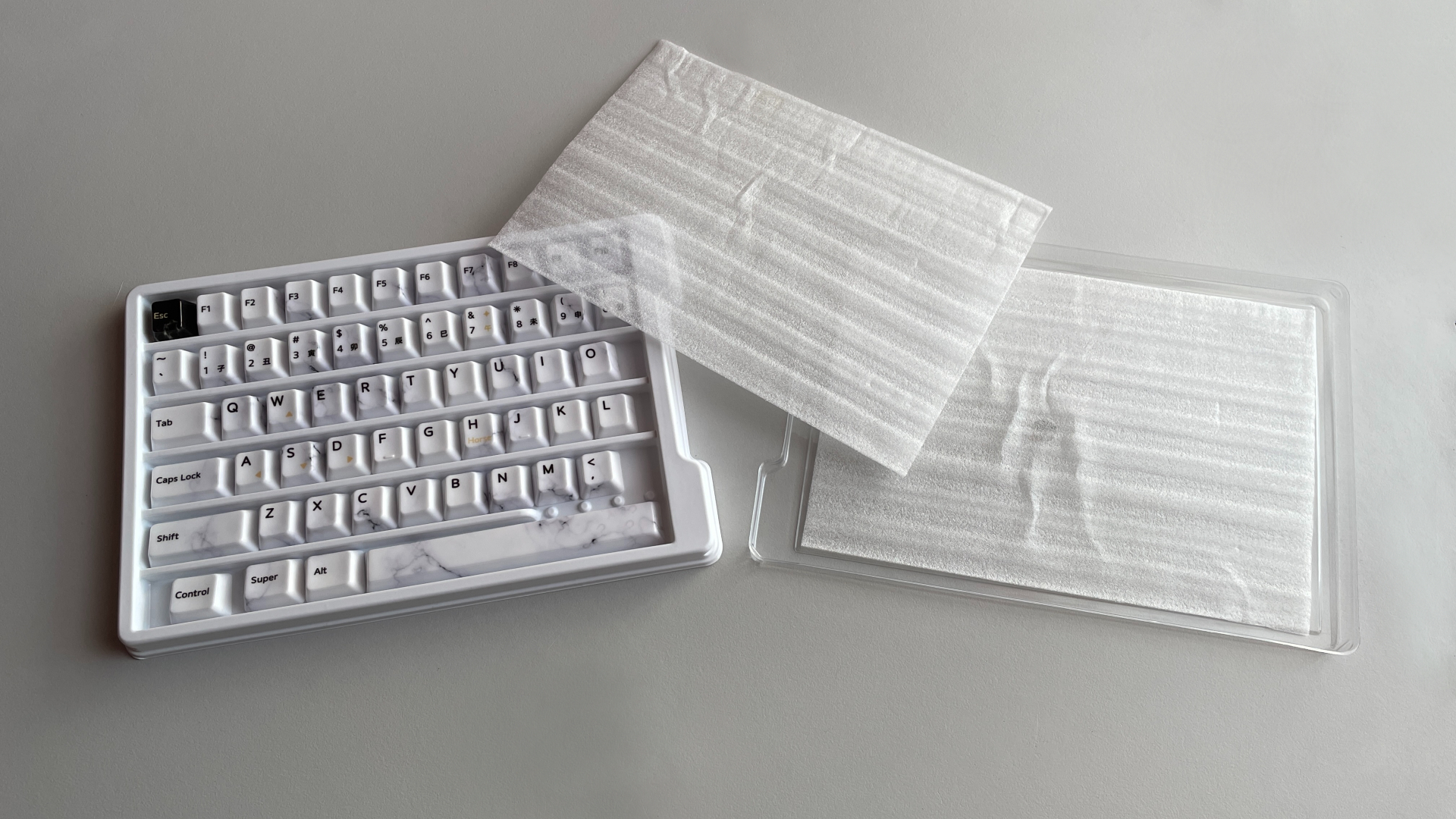 XVX Ceramic Keycaps Review: Year of the Horse Keycap Set 6 Storage tray for the XVX Year of the Horse ceramic keycaps.