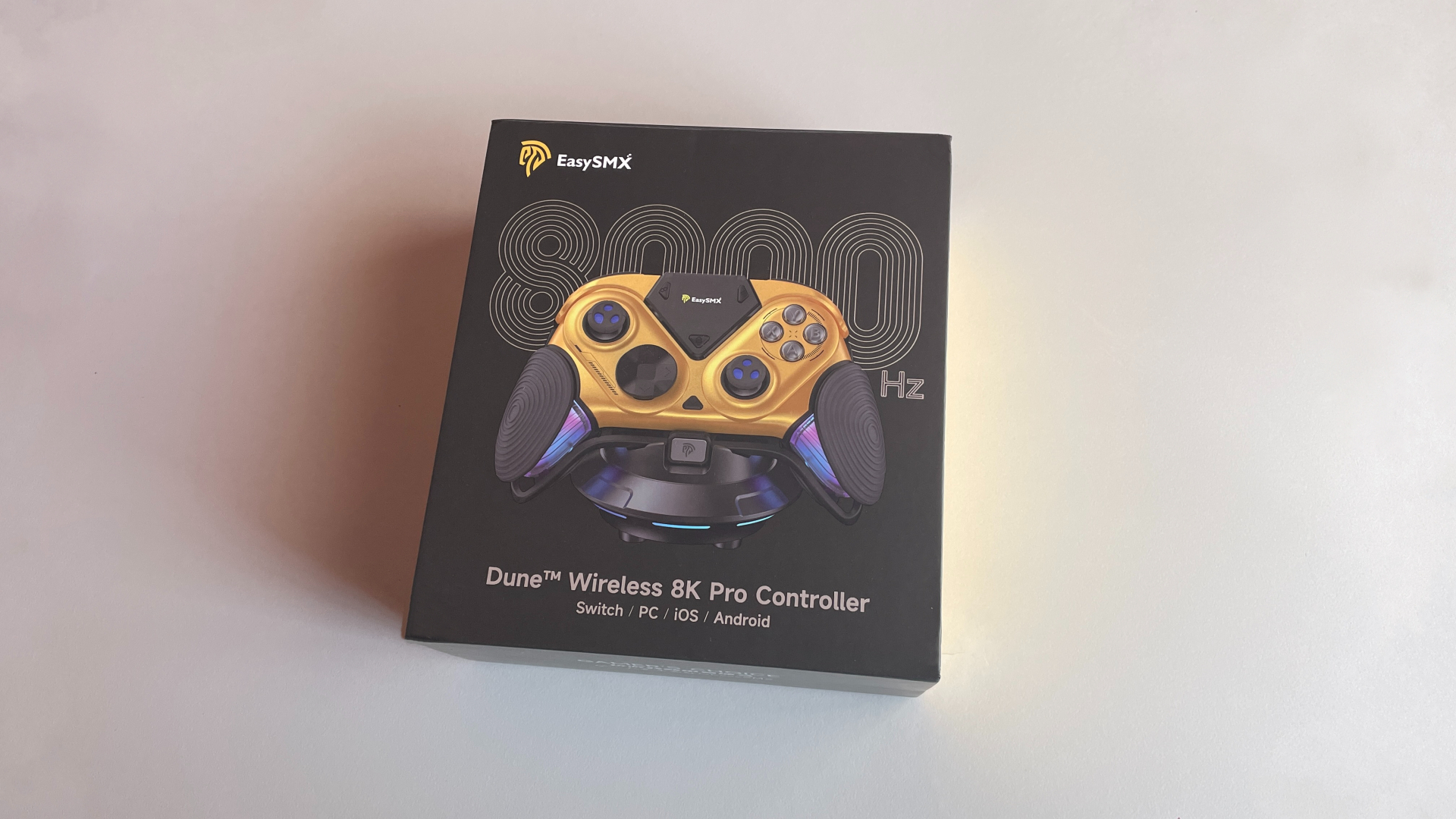 EasySMX Dune 8K Review – A Close Encounter with a One-of-a-Kind Controller 4 Retail box for the EasySMX Dune 8K controller.