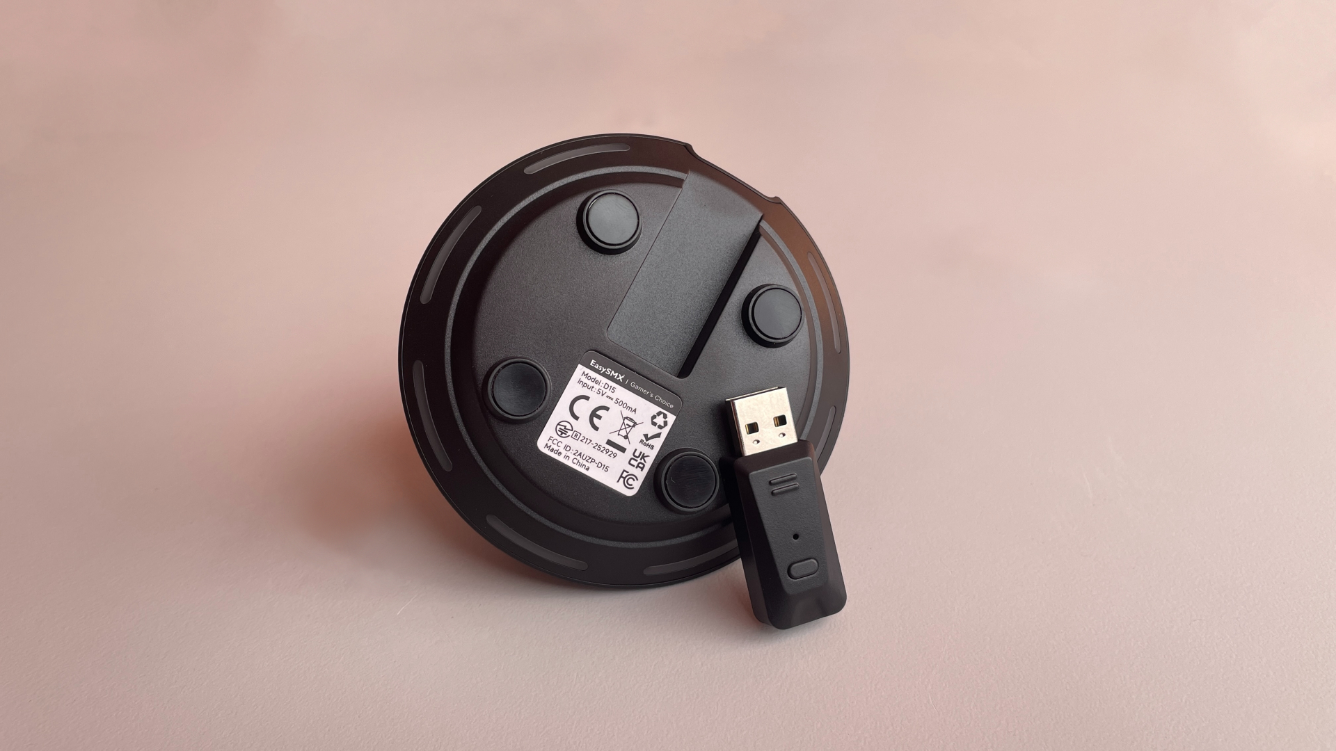 EasySMX Dune 8K Review – A Close Encounter with a One-of-a-Kind Controller 8 EasySMX Dune 8K 2.4 GHz wireless dongle placed beside the charging dock.