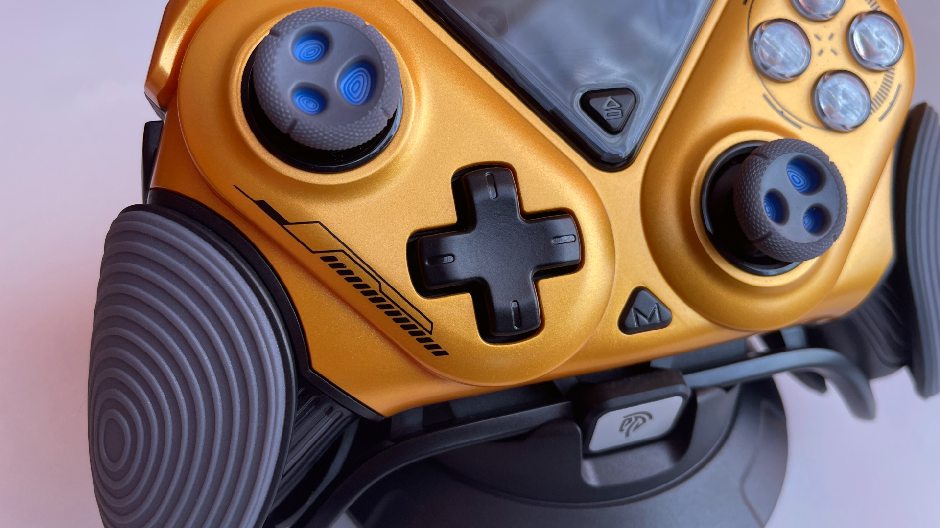 EasySMX Dune 8K Review – A Close Encounter with a One-of-a-Kind Controller 21 The cross-style D-pad cap included with the EasySMX Dune 8K controller.