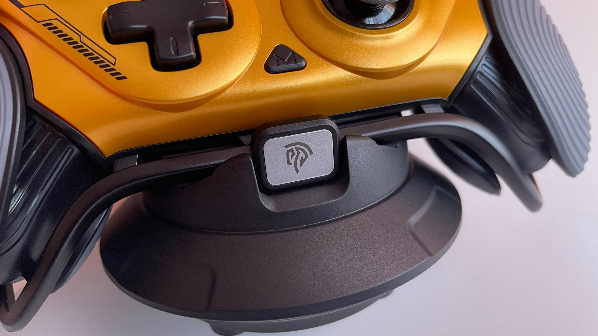 EasySMX Dune 8K Review – A Close Encounter with a One-of-a-Kind Controller 11 The EasySMX Dune 8K’s logo badge seated in the matching cutout on the charging dock.
