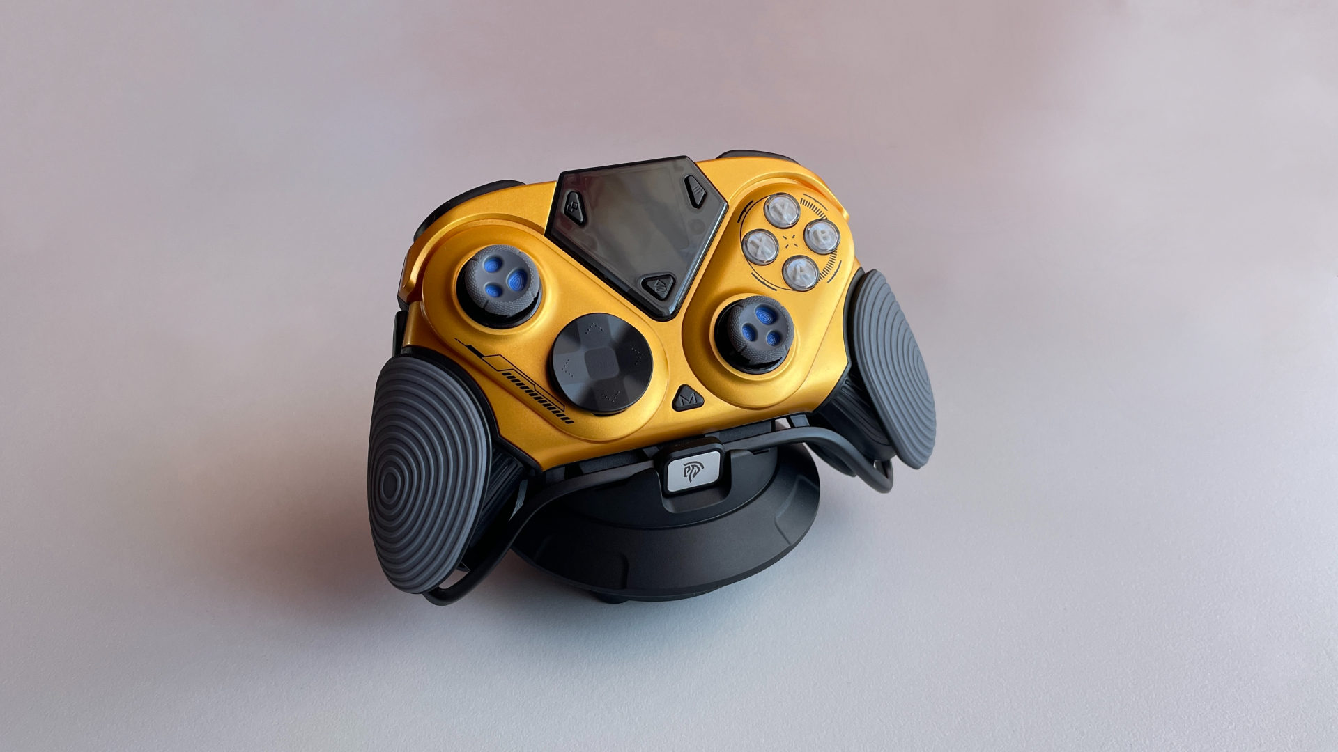 EasySMX Dune 8K Review – A Close Encounter with a One-of-a-Kind Controller 30 EasySMX Dune 8K controller with its distinctive sci-fi design.