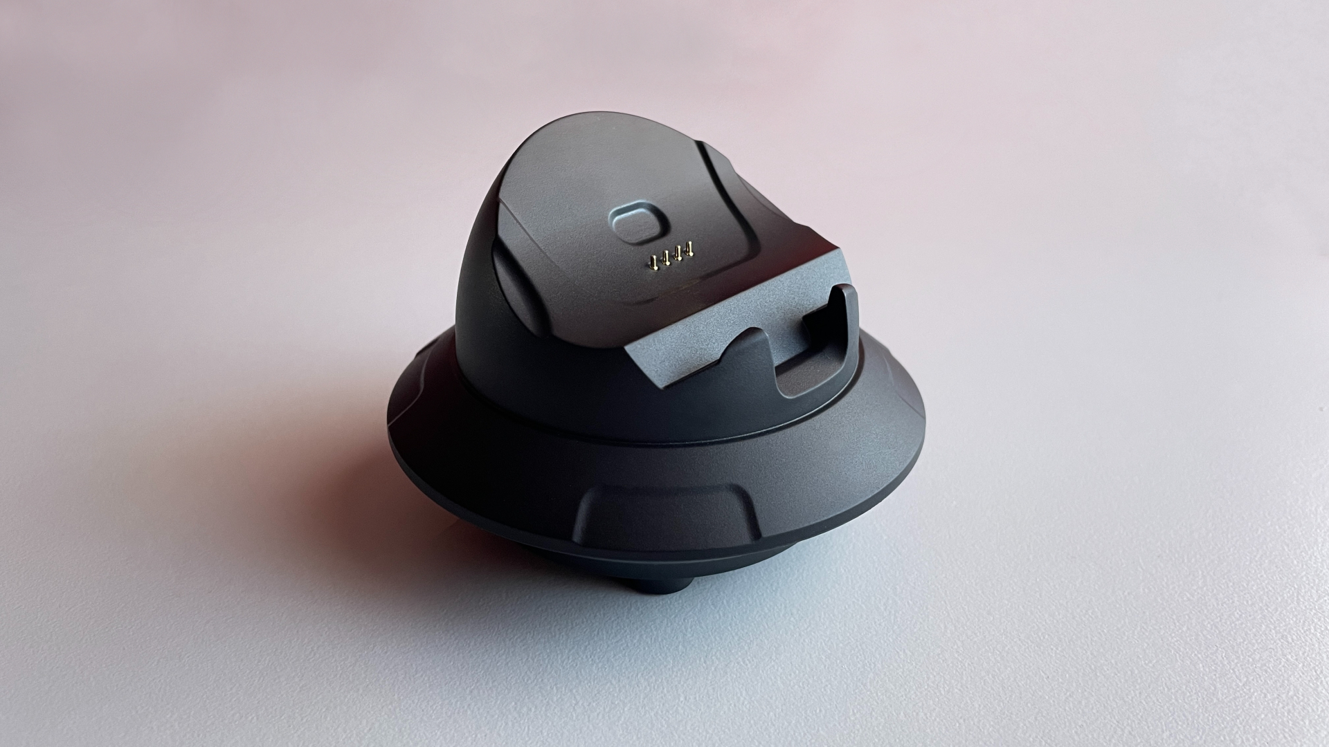 EasySMX Dune 8K Review – A Close Encounter with a One-of-a-Kind Controller 9 The EasySMX Dune 8K charging dock with its distinctive flying saucer shape.