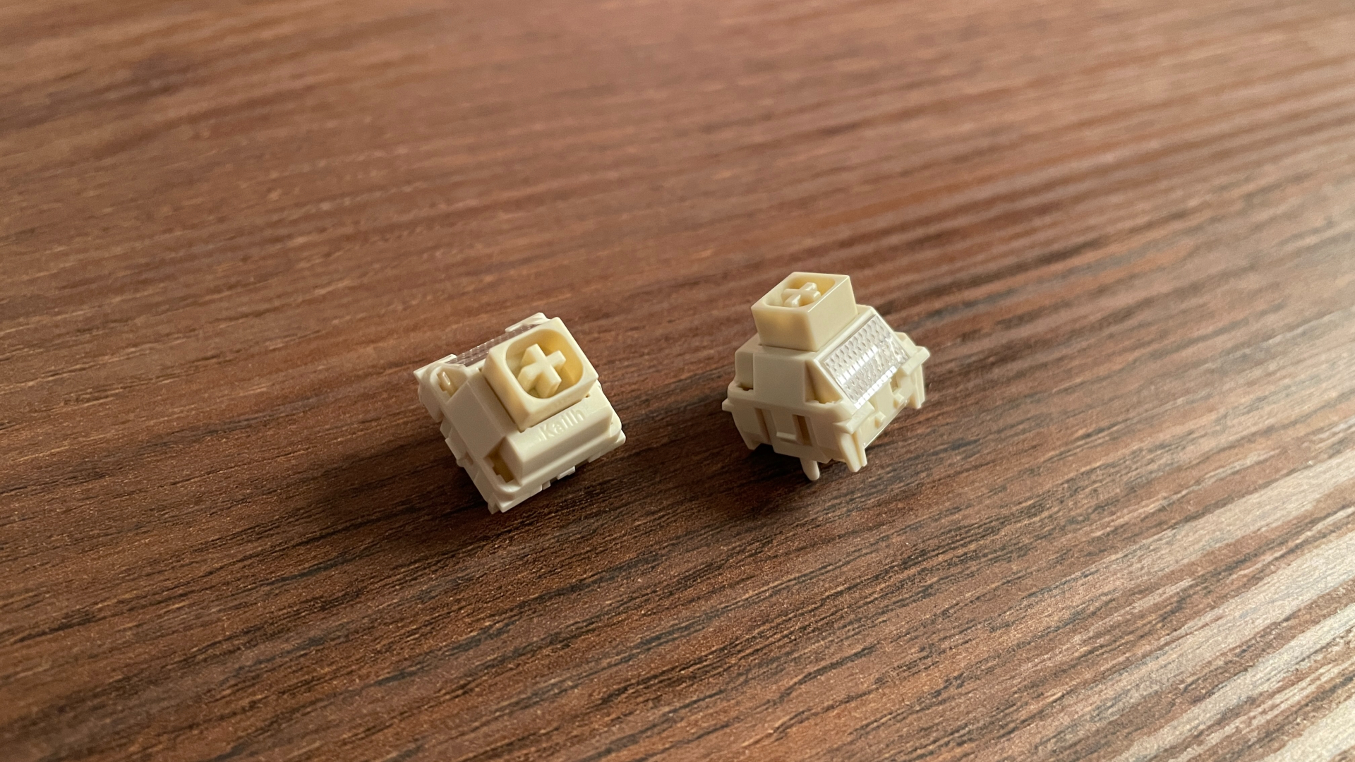 ATK RS7 V2 Ultra Review – A 75% Hall Effect Keyboard With A Twist 31 Close-up of the Kailh Blaze Blade linear magnetic switches used in the ATK RS7 V2 Ultra.